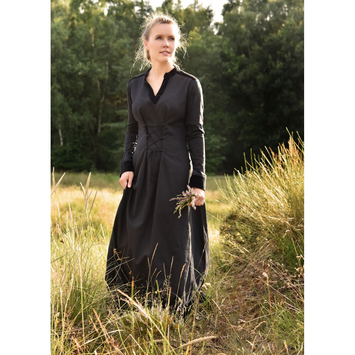 Mittelalterliches Kleid schwarz mit Samt-Details "Meira", Gr. XXL
