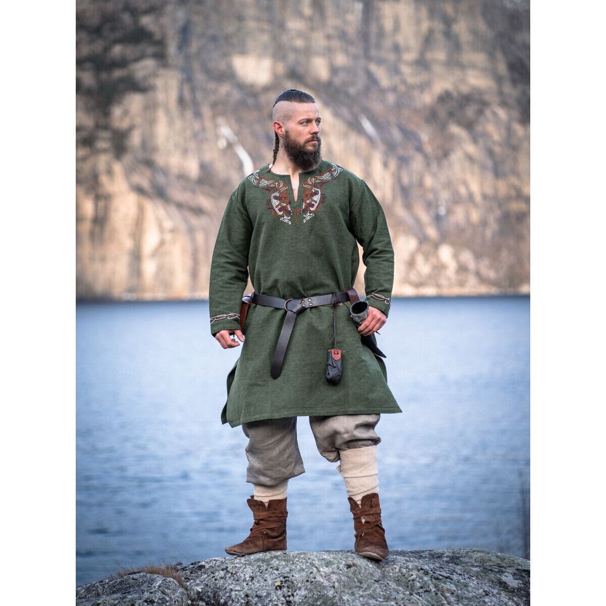 Wikinger Tunika mit Urnes-Stil Handstickerei Grün "Snorri" M