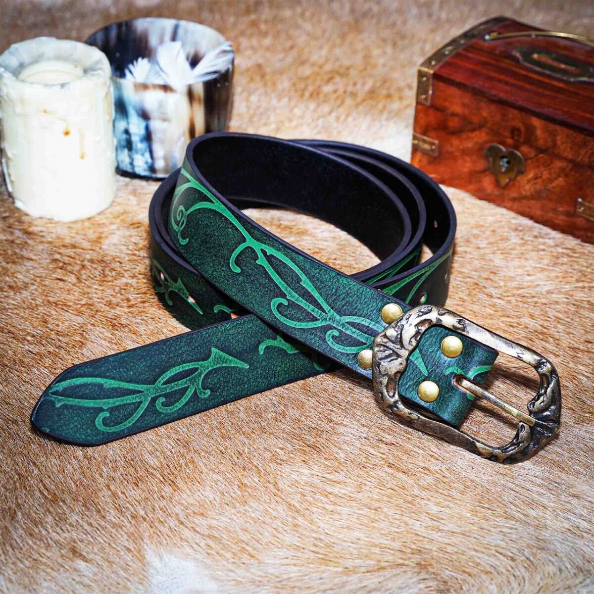 Larp Gürtel der Waldland Elfen aus Leder Grün, 150 cm