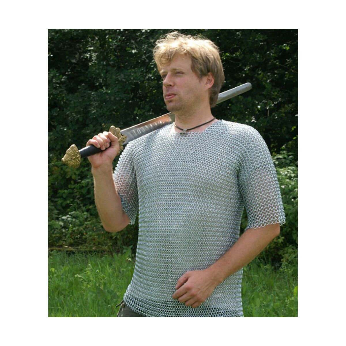 Kurzärmliges Kettenhemd, unvernietete Rundringe, Ø 9mm, 1,6mm breit, verzinkter Stahl M